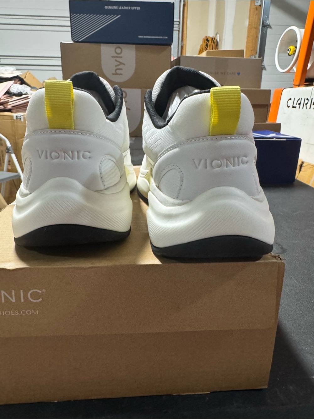 Vionic Womens Walk Quest Sneakers White/Black Leather and Knit Size 8.5 New - Picture 4 of 6